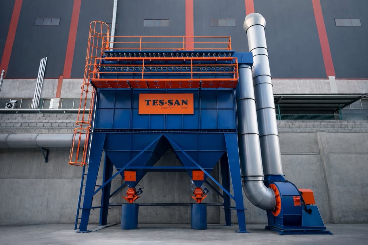 Baghouse dust collector with ducting