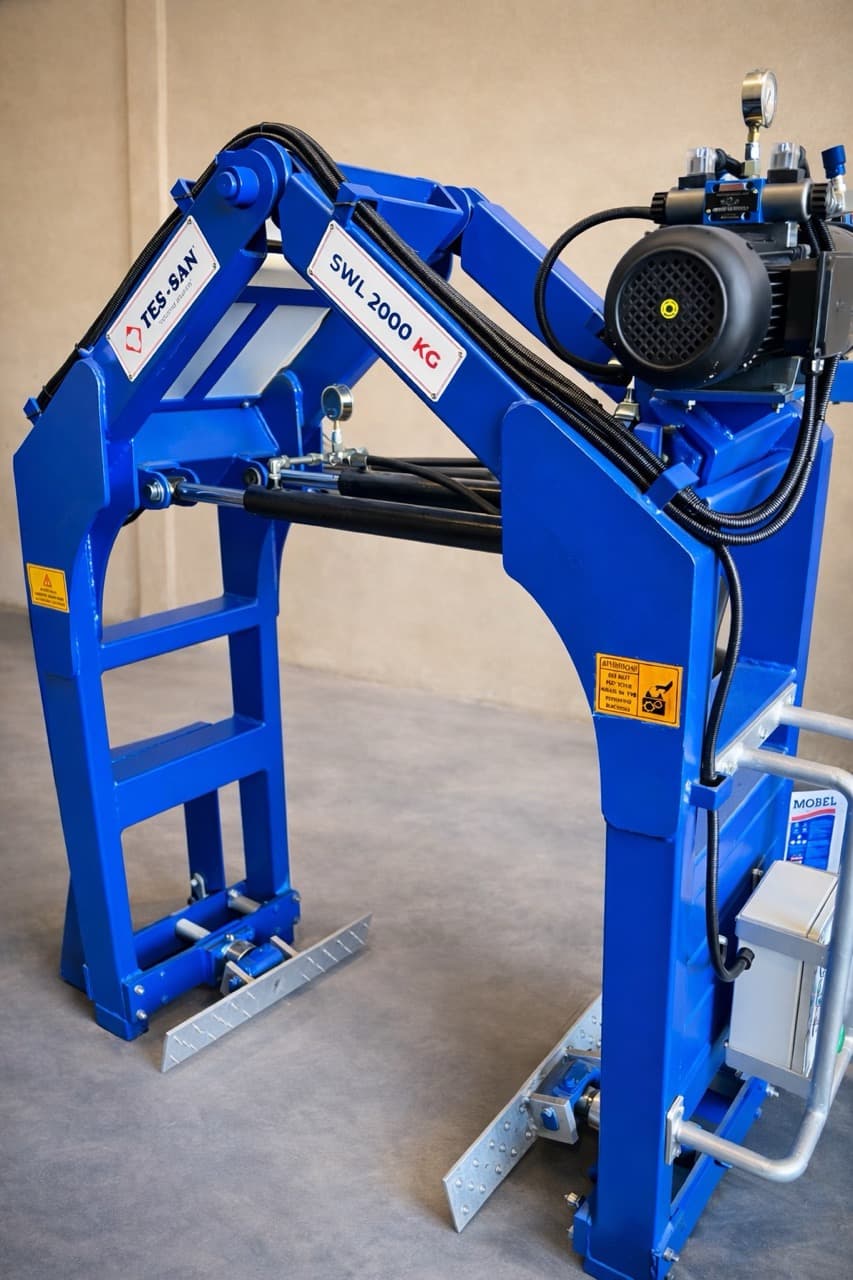 SWL 2000 kg handling gantry detail