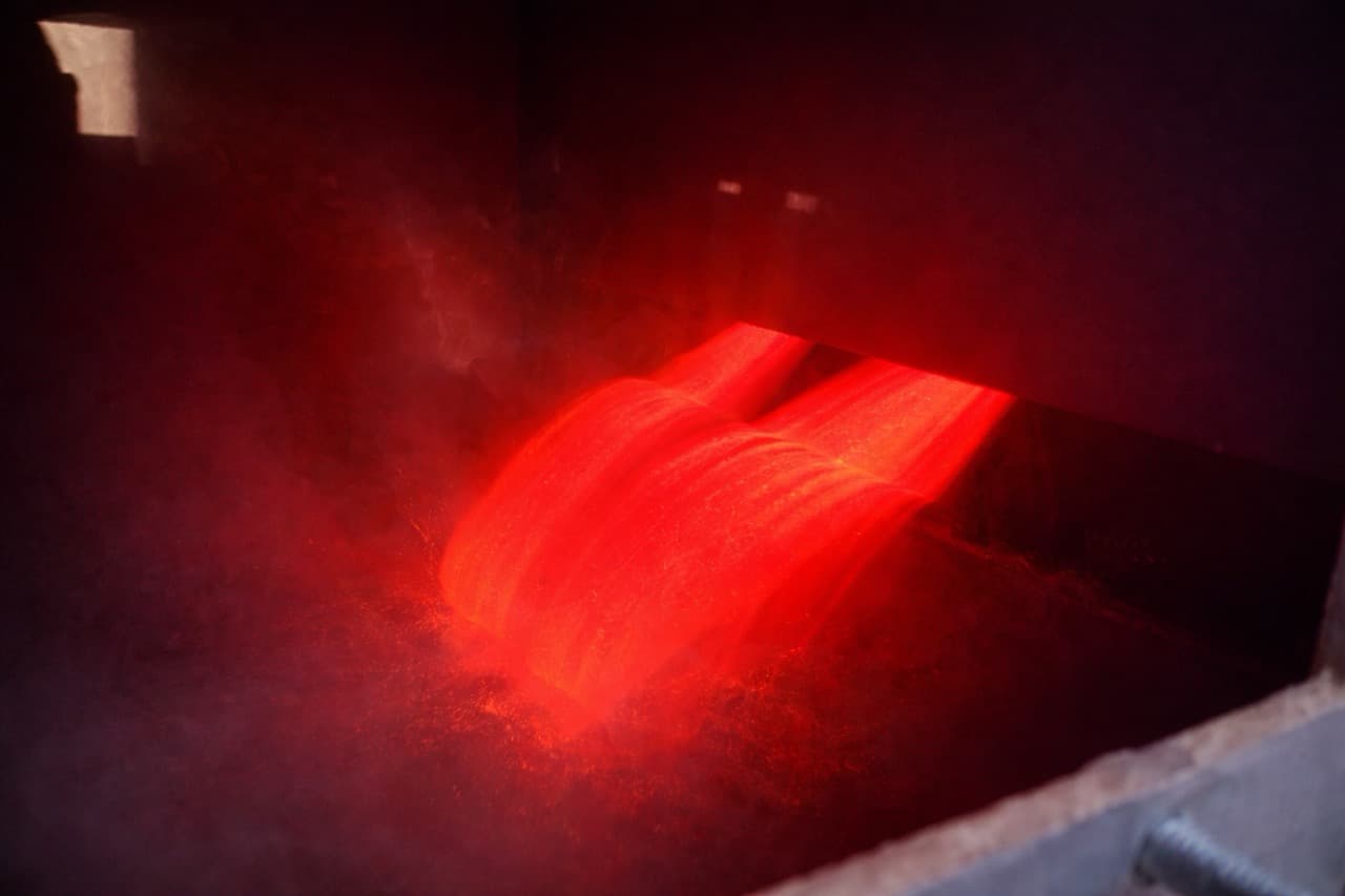 Glowing hot material flow